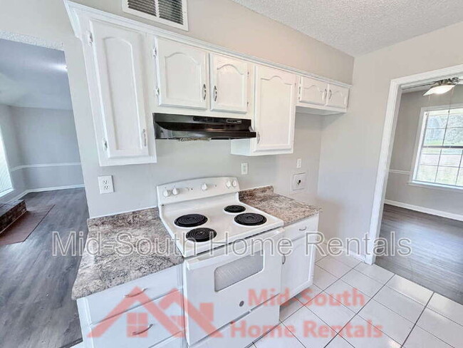 Building Photo - 4900 Walden Glen St