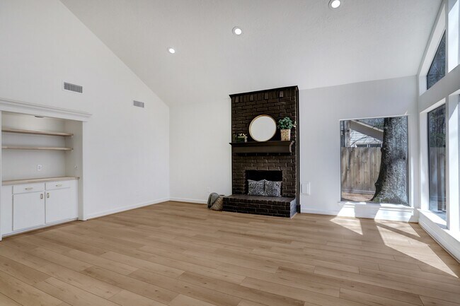 Building Photo - 138 S Timber Top Dr