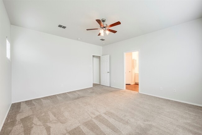 Building Photo - 7500 Lazy Spur Blvd