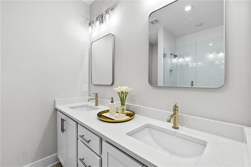 Building Photo - 1336 Breezy St SE