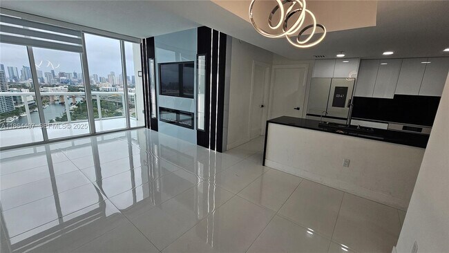 Building Photo - 1861 NW N River Dr