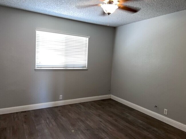 Building Photo - Laminate flooring throughout. Solar panels...