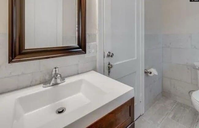 Building Photo - Cozy 2bd/1ba brick cottage near downtown C...