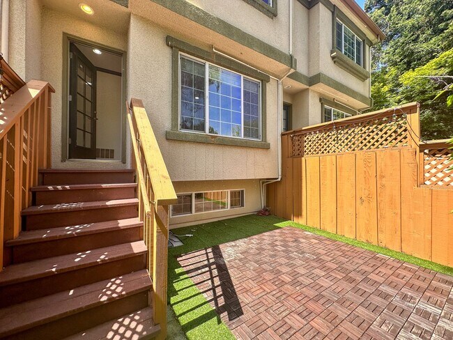 Building Photo - 630 Antioch Terrace