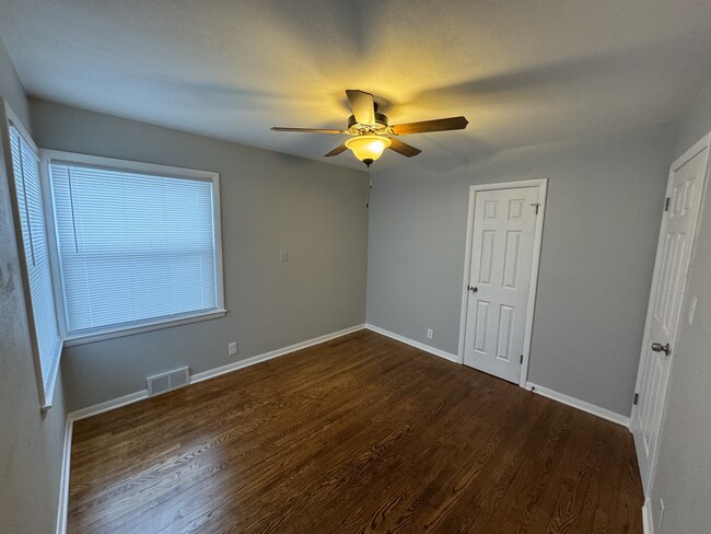 Building Photo - 1245 N 118th St