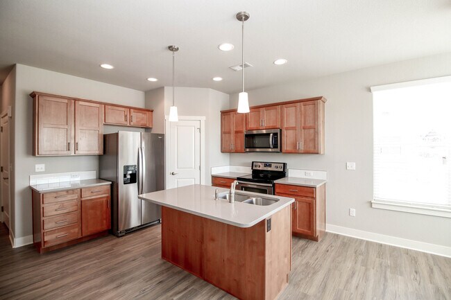 Building Photo - Beautiful 2 bed 2.5 Bath Townhome in West Greeley Available Early April!
