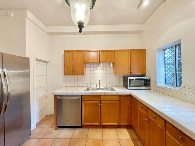 Building Photo - Bernal Hts. 2Br/1.5Ba Home w/Fab City View...
