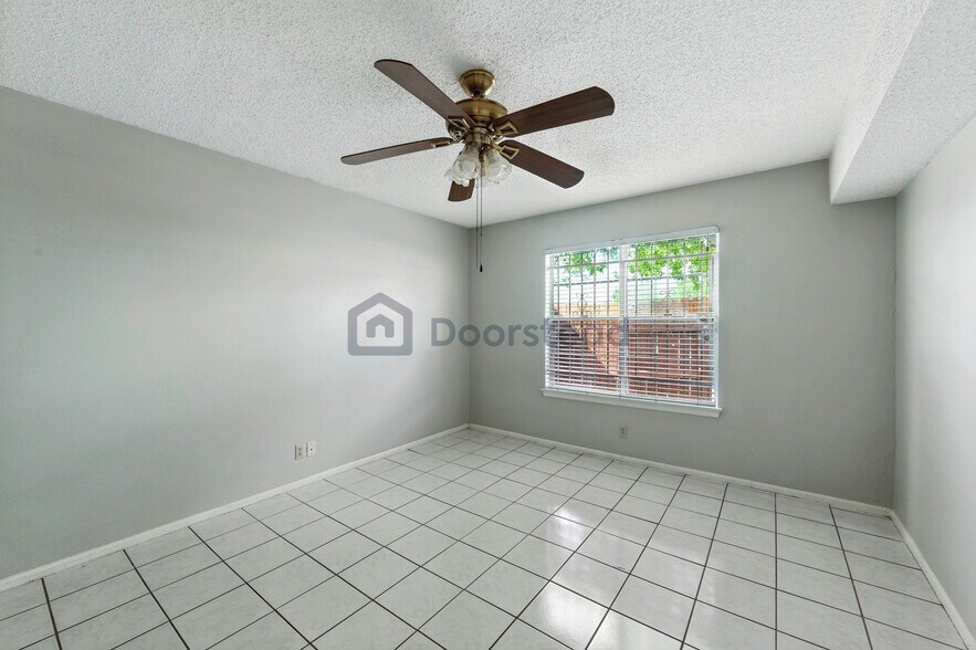 Building Photo - 923 Vance Jackson Rd