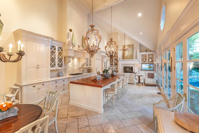 Building Photo - 525 S Westgate Ave