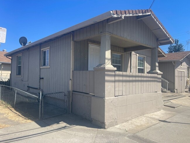 Primary Photo - Wonderful Stand Alone Home