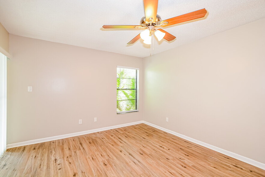 Building Photo - 703 Drywood Ave