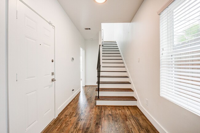 Building Photo - House with expansive rooftop deck overlook...