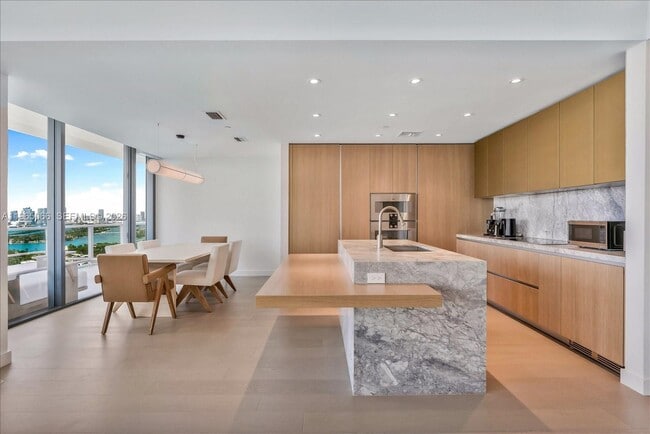 Building Photo - 501 West Ave