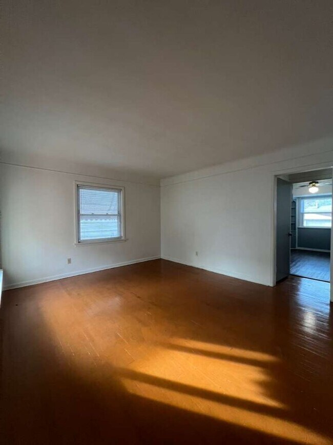 Building Photo - A Single family home with Garage in Garfield Heights