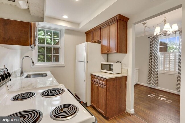 Building Photo - 2941 S Dinwiddie St