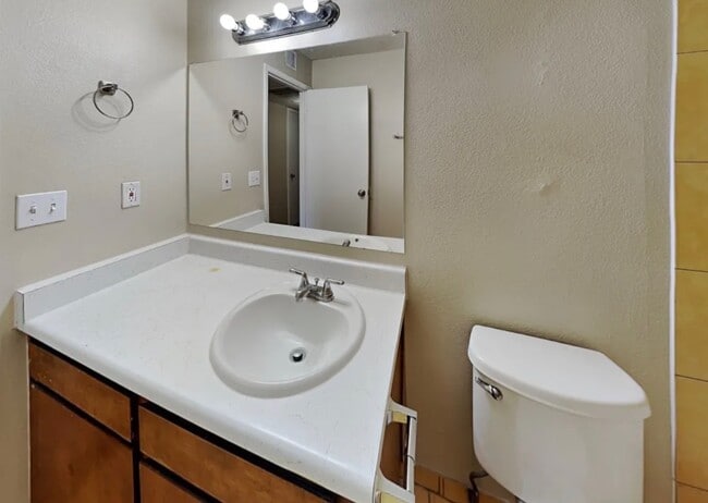 Building Photo - 3419 N 39th Dr