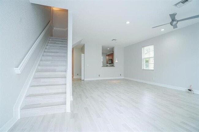 Building Photo - 981 NW 18th Ave