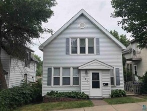 Building Photo - 523 N 23rd Ave W