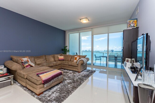 Building Photo - 2020 N Bayshore Dr