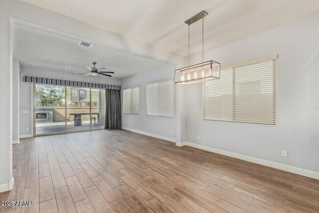 Building Photo - 2072 E Lantana Dr