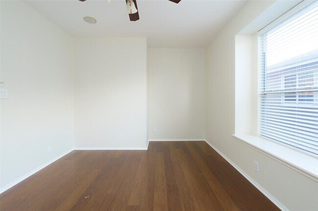 Building Photo - 8528 Harrier Dr