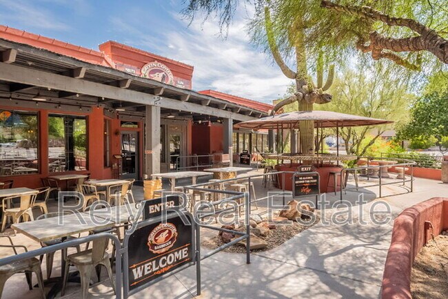 Building Photo - 6050 E Hidden Valley Dr