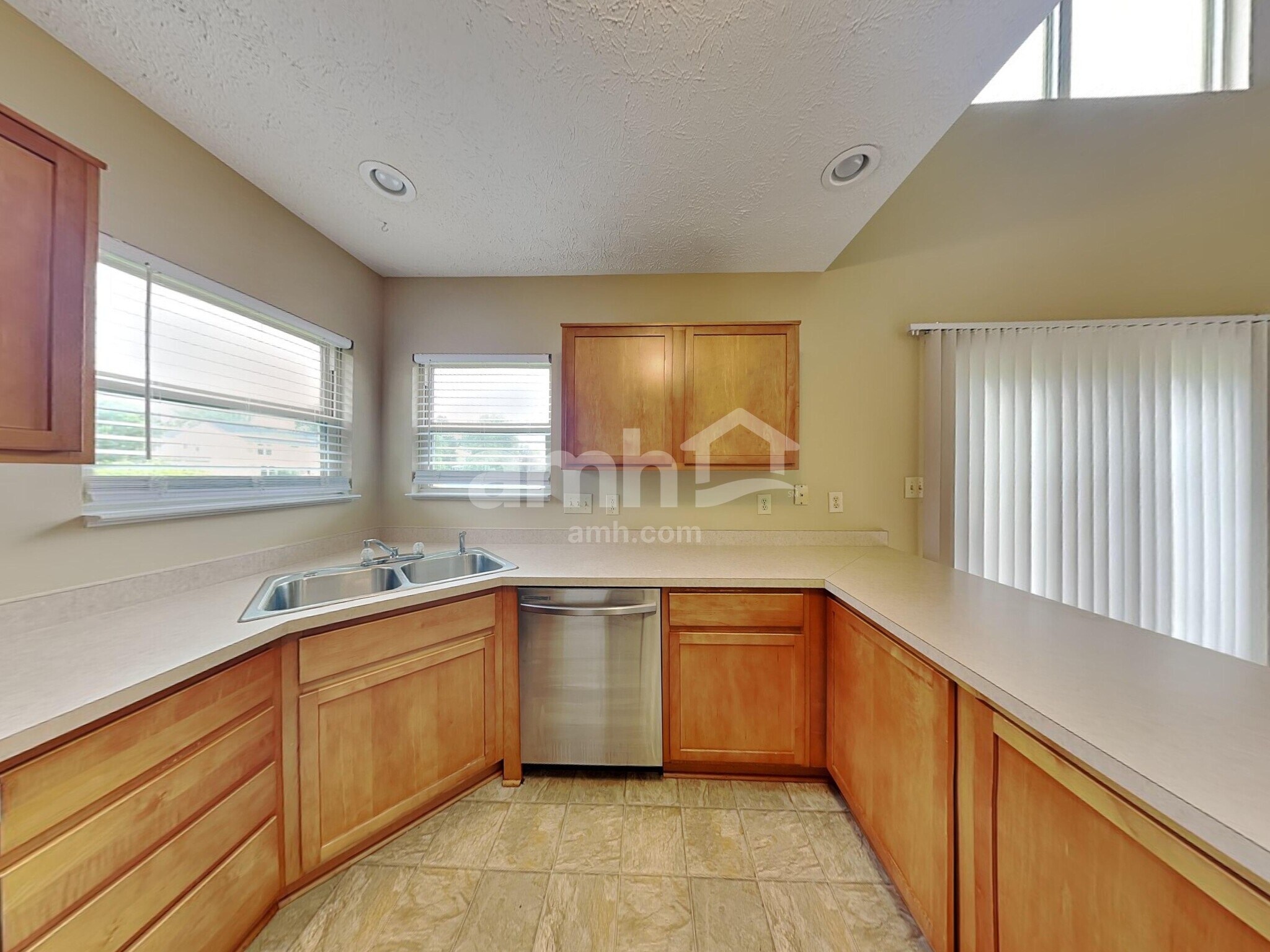 Building Photo - 6591 W Irving Dr