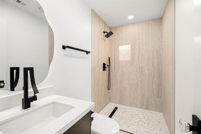 Building Photo - 2506 Briarbrook Dr