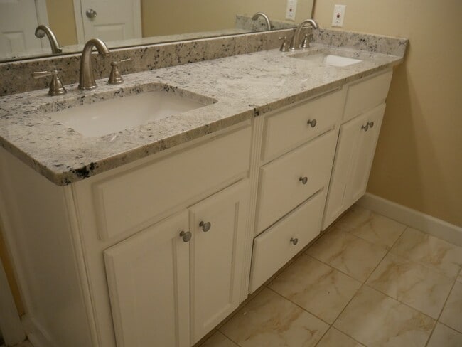 Building Photo - Beautiful Home in Hahira!!