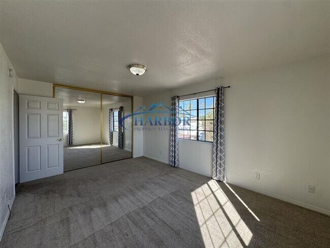 Building Photo - 820 W 1st St