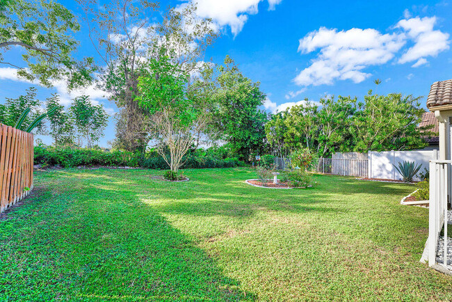 Building Photo - 1883 Oak Berry Cir