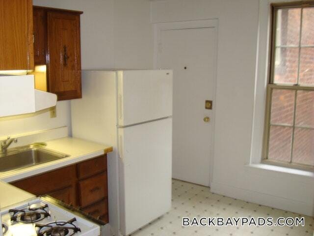 Building Photo - 52 Clearway St