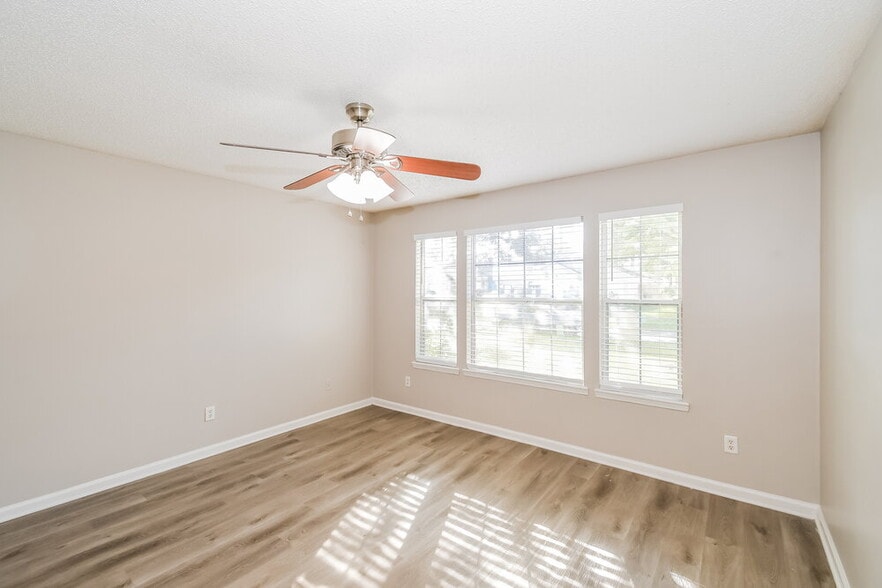 Building Photo - 1841 Quebec Ct