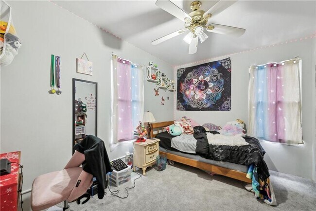 Building Photo - Bright and Roomy 6-Bedroom in McKees Rocks with Garage