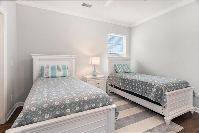 Building Photo - 200 N Ladd Ct