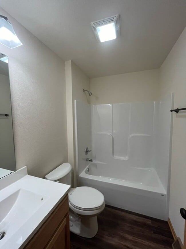 Building Photo - 519