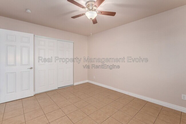 Building Photo - 5438 S 46th Pl