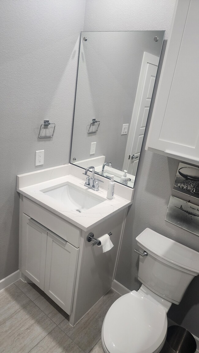 Building Photo - 1025 E Coral Way