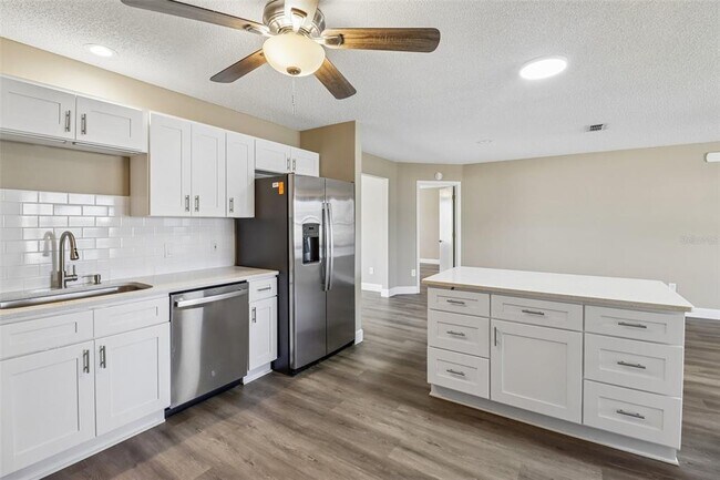 Building Photo - 2609 Privada Dr