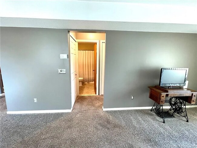 Building Photo - 1611 Twin Circle Dr