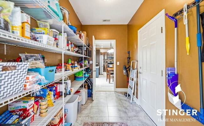 Building Photo - 11 Mint Farm Dr