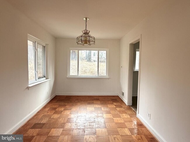 Building Photo - 2121 Patrick Henry Dr