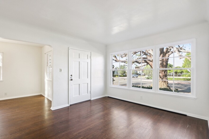 Building Photo - 8426 Alverstone Ave