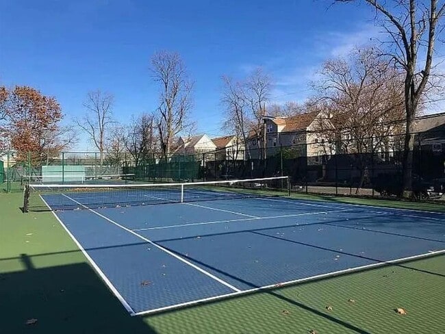 Building Photo - 122 W 39th St