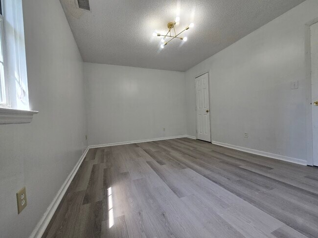 Building Photo - 2601 Briar Trail Ct