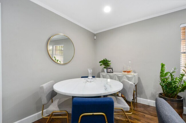 Building Photo - 2/2 condo downtown-Walk to Lake Eola