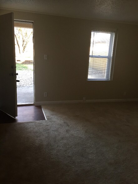 Building Photo - 418 Spratley St