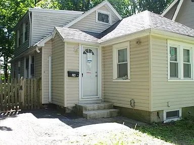 Building Photo - 26 Courter Ave