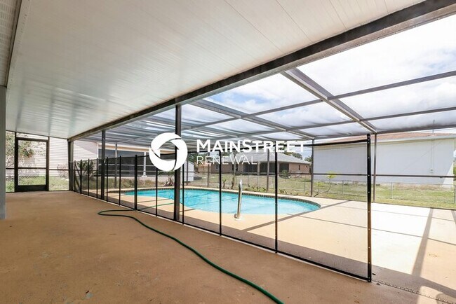 Building Photo - 3 Bedroom Pet-Friendly Home in Fort Myers,...