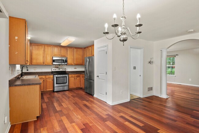 Building Photo - 144 Midland Rd